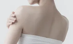 巻き肩のイメージ